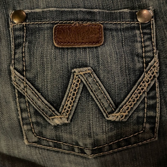Women's Wrangler Leather Premium Patch Bootcut Jeans Size 3/4 x 30 (cut hem) - Picture 3 of 9